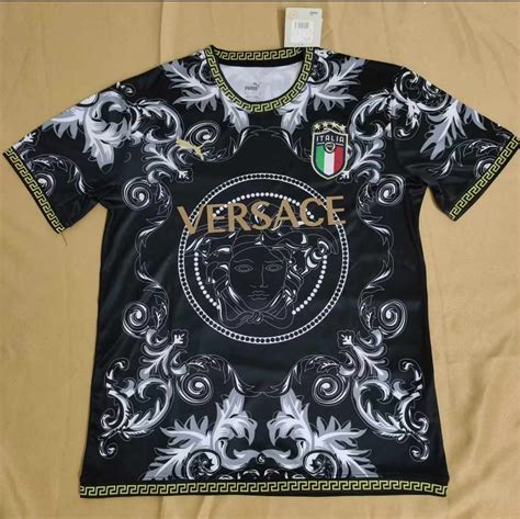 MAGLIA ITALIA SPECIAL EDITION VERSACE .